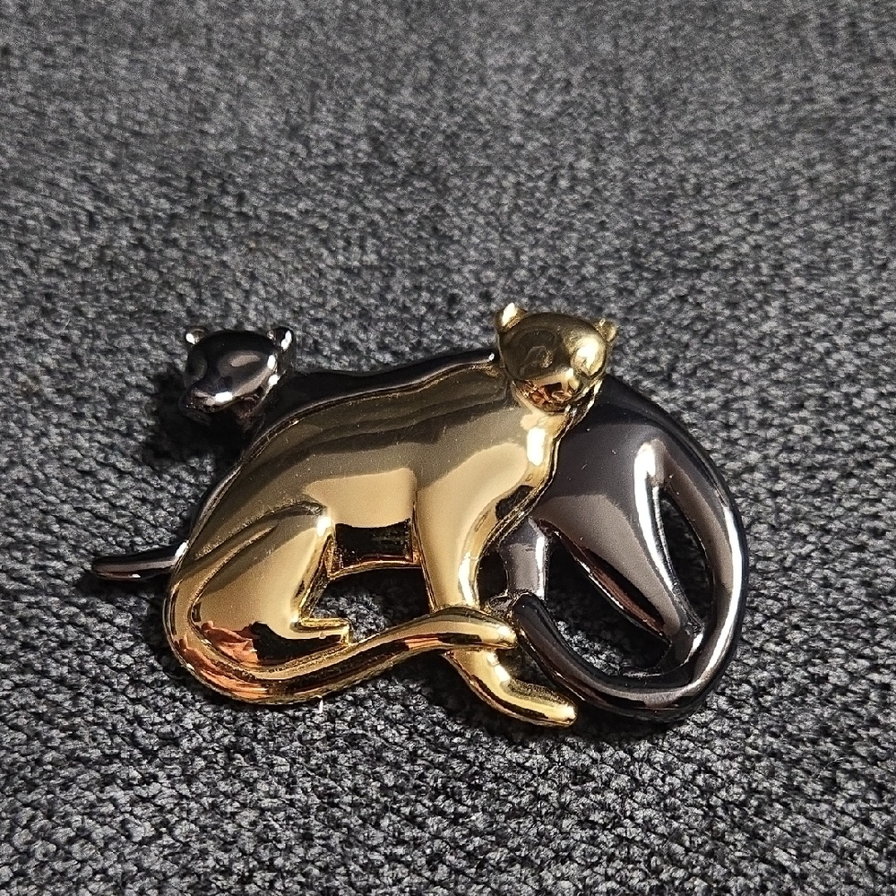 Liz Claiborne Vintage Gold and Black Panther Brooch